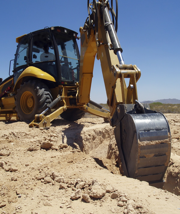 dig safely home 600×710 Contractor hand digging